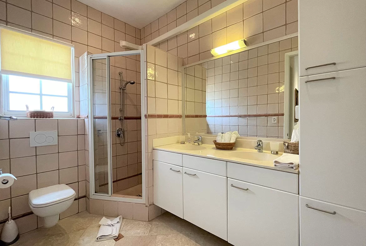 Tierra del sol Villa Vacation Rental RentalsInAruba Happy rentals Bathroom