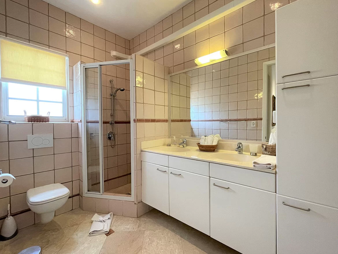 Tierra del sol Villa Vacation Rental RentalsInAruba Happy rentals Bathroom