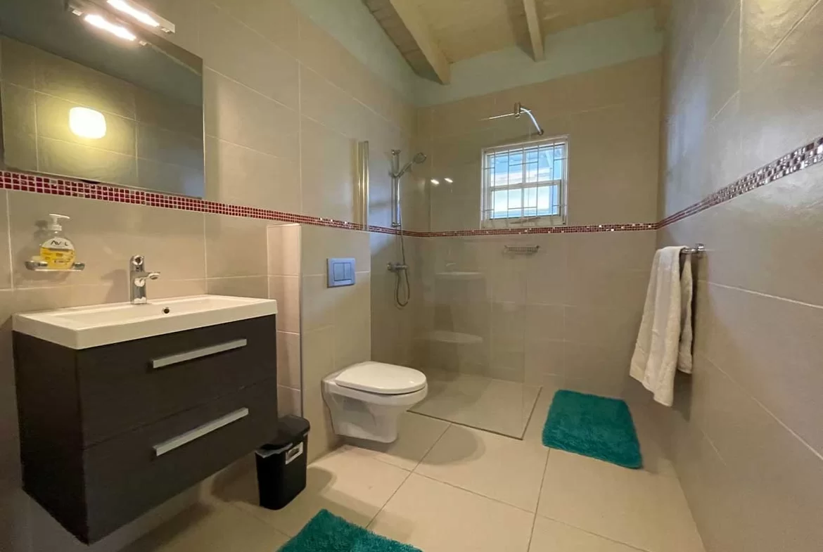 Aruba-Rentals-bathroom