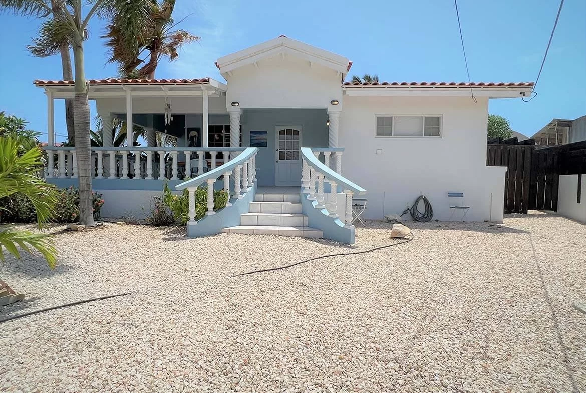 Aruba vacation home with pool