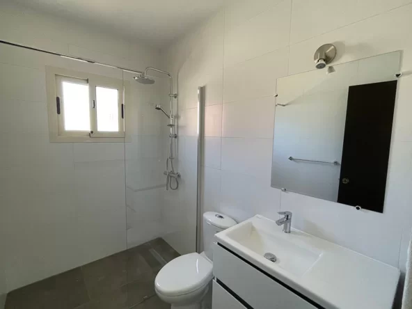 Renovated bathroom Aruba Rent House