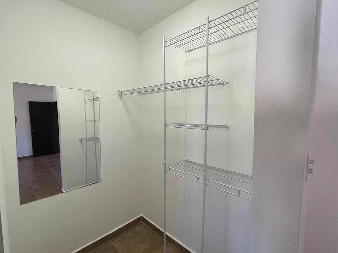 Walk in closet rentals in Aruba